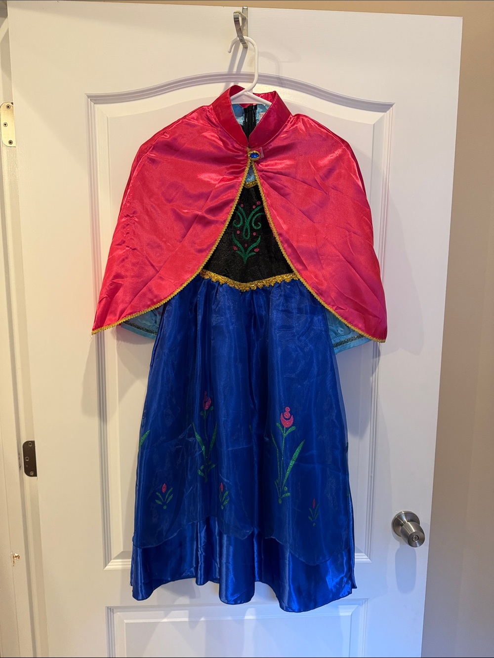 Girl’s Frozen costume